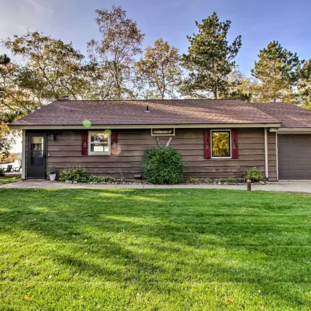 Pelican Lake Getaway on Stunning Peninsula!