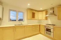 2 Double Bed Flat, En-suite, Top Floor, With Private Parking - 2 estrellas