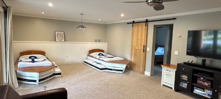Seneca Lake Access Via Smith Park w/Pool, Hot Tub, & Fast Wifi Hotels in Hector