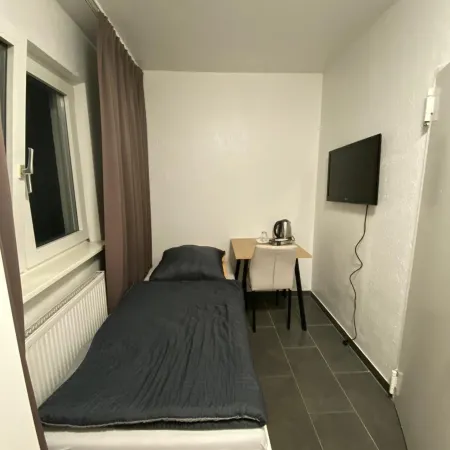 Main Crown Hotel Отели рядом с достопримечательностью «Музей «Классикштадт»»