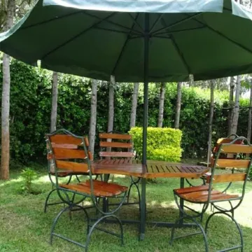 Wooden Knee Cottages Nanyuki
