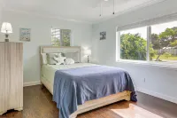 Swim, Game & Bbq: Family Retreat in Stuart - Kitchens