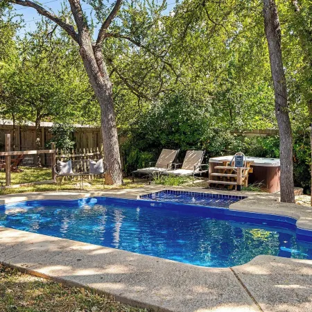 Chic Escape Pool Hot Tub Gym Playroom