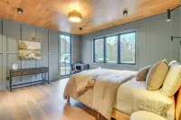 Walk to Castle Rock Lake! Modern Home w/ Hot Tub - 3-Star