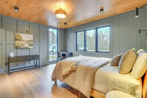 Walk to Castle Rock Lake! Modern Home w/ Patio