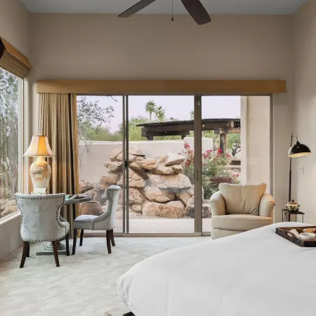 5bdr Oasis w/ Waterfall Pool, Hot Tub, Desert View Desert Cascase by Avantstay