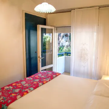 Townhouse with garden and easy beach access Отели в г. Эраклея