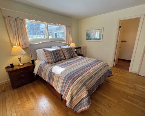 Bayou Chalet – Your Perfect Getaway Near Sugarbush Resort Hotels in Warren