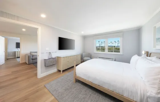 Bay Shores Peninsula Hotel Hotels near Balboa Village