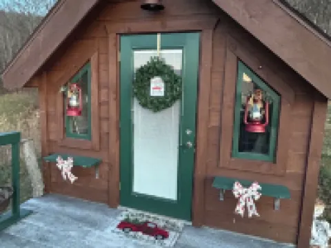 Glamping in the Tiny House with a Huge View Hotels in Falling Spring