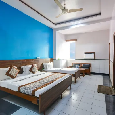 New Royal Hotel Hotel dekat Rāj Ghāt