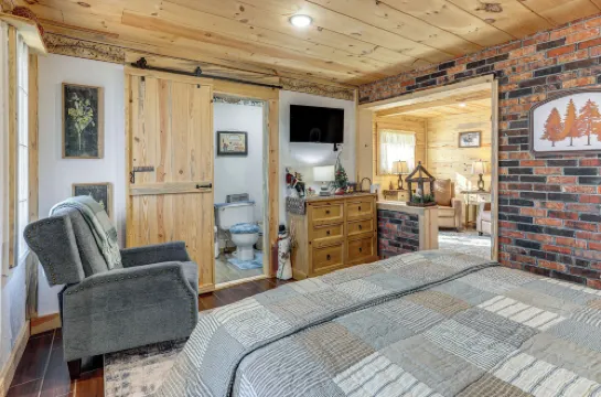 Walk to Current River: Ozarks Adventure Home!