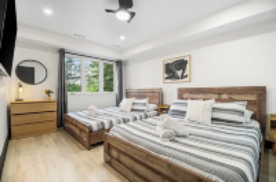 Luxury Waterfront Retreat | Casa Del Capo | Sauna, EV, Pizza Oven & Lake Views