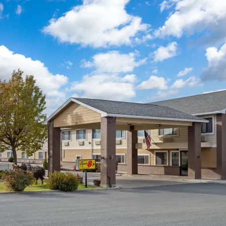 Super 8 by Wyndham Baker City