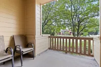 Old Mill Proxi 2 Bedroom Townhouse by Redawning
