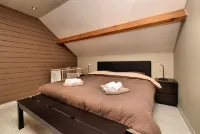 Beautiful, Luxury Home with Sauna, Hot Tub, Private Bathrooms