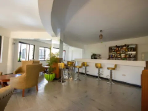 OLIVE LAKE ELEMENTAITA LODGE