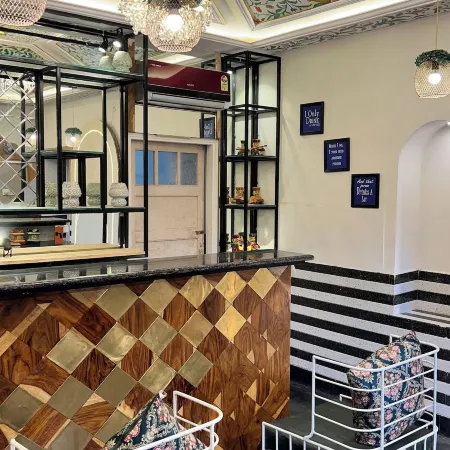 L2 Darbar Kothi Отели рядом с достопримечательностью «Башня с часами Ghanta Ghar»