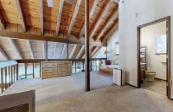 距離塔霍唐納滑雪度假村不到2英里：寧靜的度假屋