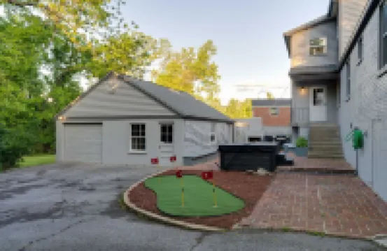 新遊樂場：熱水浴缸、遊戲和百老匯熱潮！