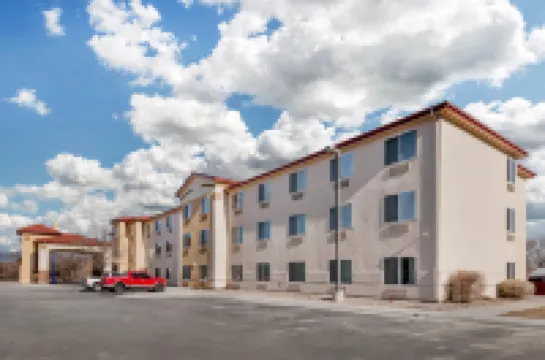 Comfort Inn & Suites Hotels in Garfield County