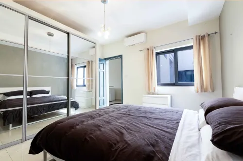Modern 3BD Apartment with Wide Balcony - balcony