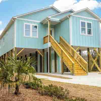 Top Pocket Find Takes on Emerald Isle, NC Hotel Exterior