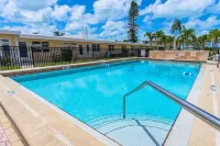 Steps to Siesta Key Beach!  Pool, Tennis Court, Shuffle Board, Pickle Ball! - Swimmingpools