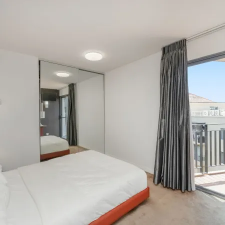 Sleek 2-Bed Apartment in Vibrant Kingston