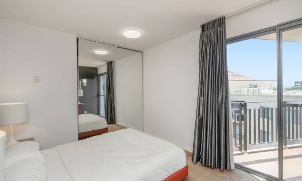 Sleek 2-Bed Apartment in Vibrant Kingston