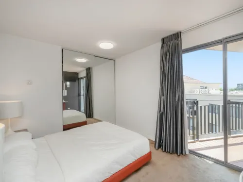 Sleek 2-Bed Apartment in Vibrant Kingston - 2-Star