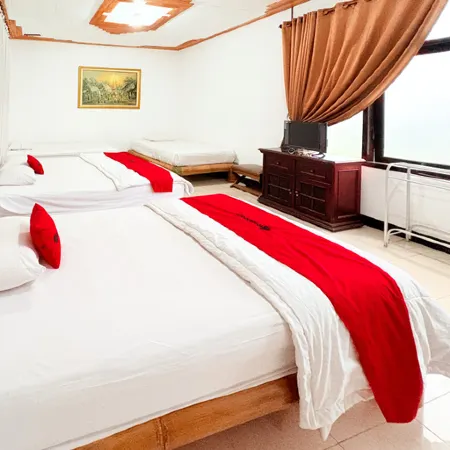 RedDoorz Near Jawa Timur Park 1
