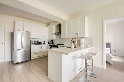 Serene Oakville Retreat - Modern 2-Bedroom Apartment - 3-stjärniga
