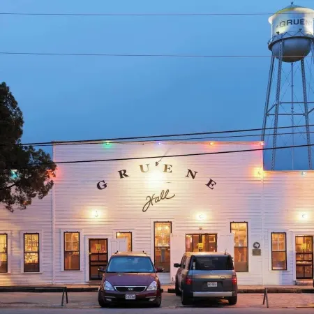 Tolle Haus: W/pool & Firepit-walk to Schlitterbahn, Comal Chutes & Downtown!