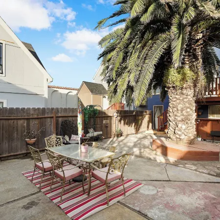 Coast PalmTree Yard 2BR Block from Beach
