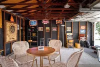 Boots & Barrels Ranch-2 master bedrooms,2 add'l bedrooms,3 baths, views, firepit