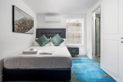 Plush Hotel Hotels in East York / The Beach