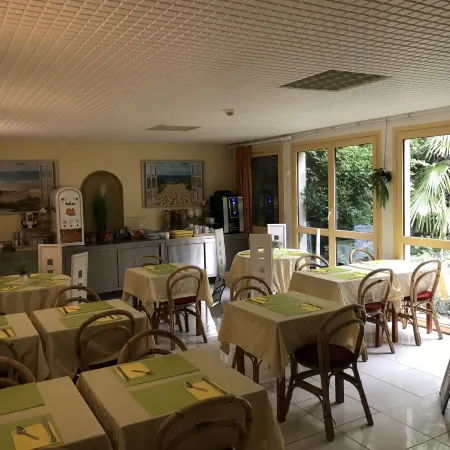 Hotel Couleurs Sud 46 Chambres Avec Ascenseur et Restaurant Centre Ville-Gare Charleville-Mézières
