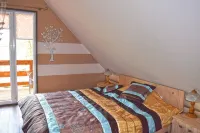 Large House With Private Garden, Right on the Lake -  Privatzimmer