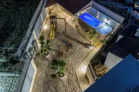 Beachfront Luxury Villa - Private Pools