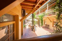 Cobb & Co Court Boutique Hotel