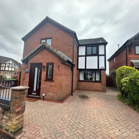 Charming 3-Bedroom House in Radcliffe, Manchester
