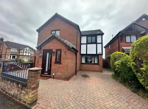 Charming 3-Bedroom House in Radcliffe, Manchester