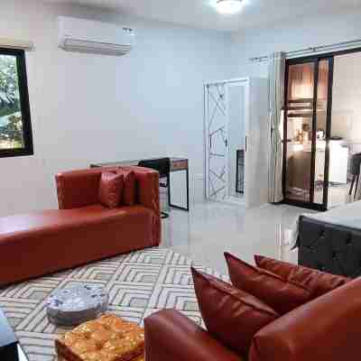 Stay at Diez R3, Private Kitchen near SLEX, City View Rooms