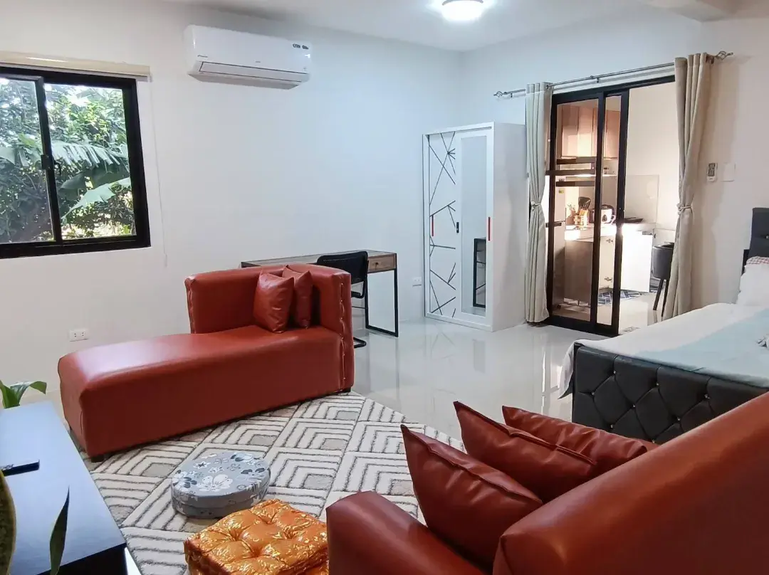 Stay At Diez R4, Deluxe Queen Room And Mountain View - Calamba City