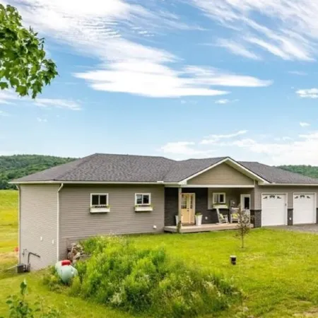 Modern Farmhouse Getaway | 5+ Acres | Family Friendly | Arrowhead | Algonquin