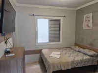Kitnet com ar na praia das Astúrias - chambre d’hôtes