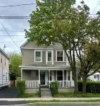 Colonial Style Home 5 Br 2 bath n’ Parking! Close to restaurants n’ colleges!