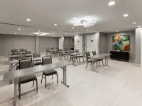La Quinta Inn & Suites by Wyndham Laredo Airport Hotels in Laredo