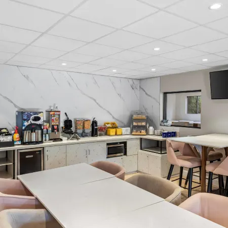 Days Inn & Suites by Wyndham Peachtree Corners/Norcross